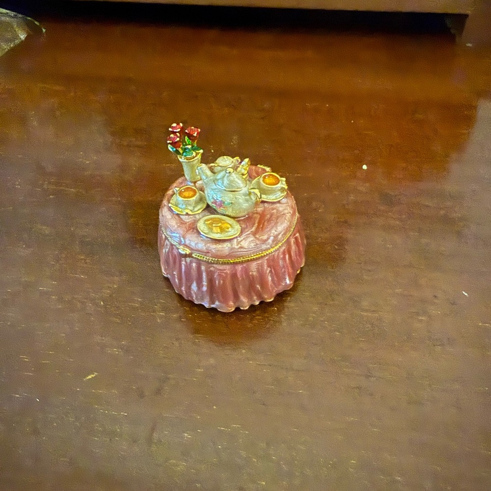 Monet Miniature Table with Tea Set trinket/pill box.